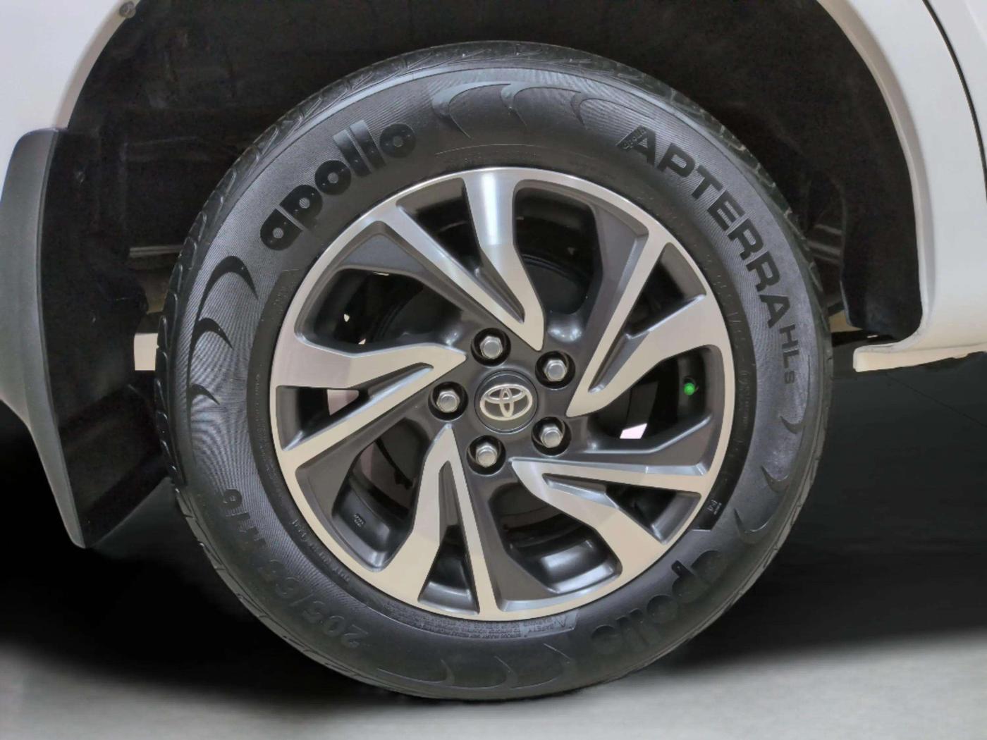 2021 Toyota Innova Crysta 2.4 GX AT 7 STR, Diesel, Automatic, 37,380 km, Right Rear Wheel
