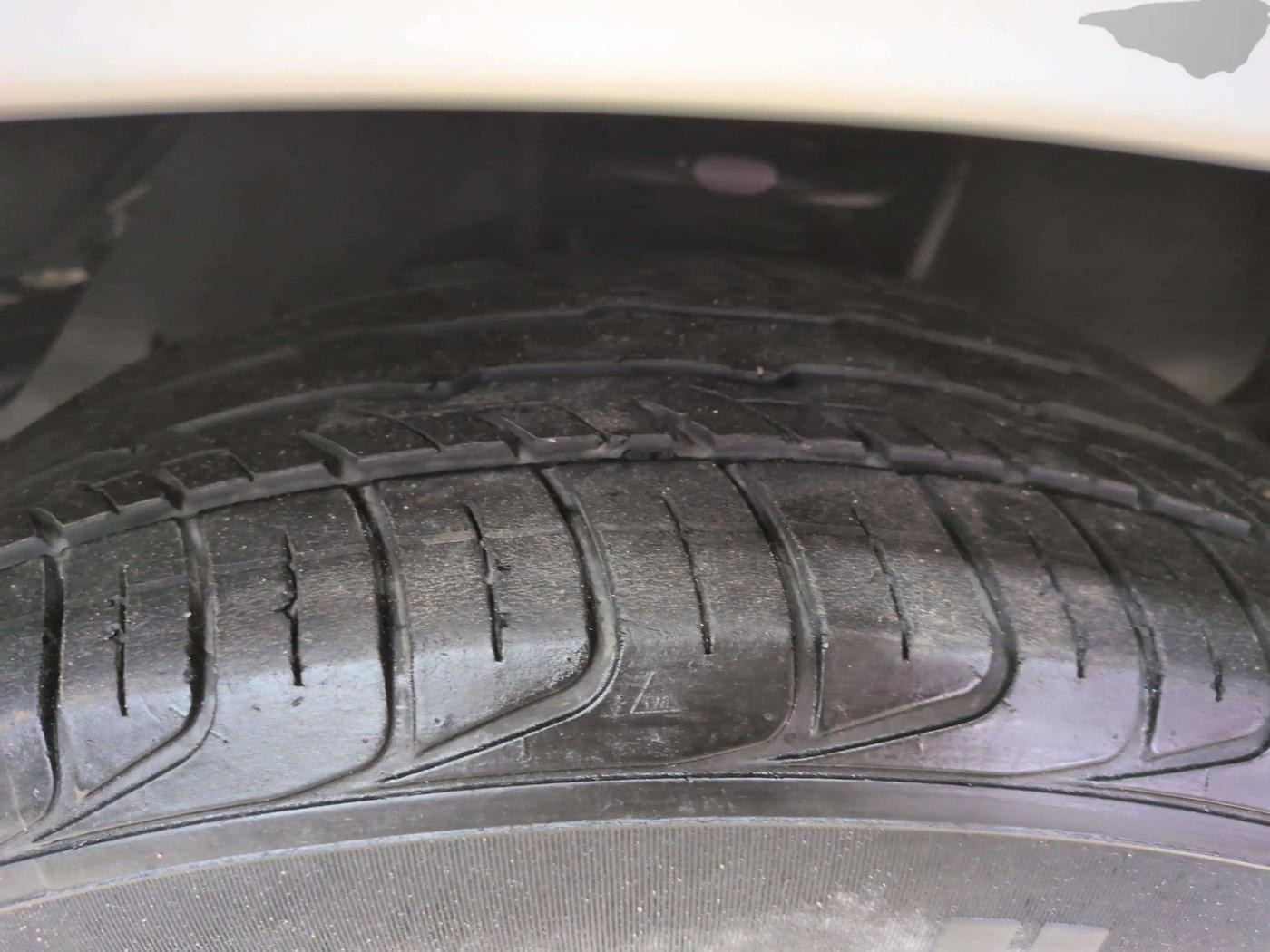 2021 Toyota Innova Crysta 2.4 GX AT 7 STR, Diesel, Automatic, 37,380 km, Right Front Tyre Tread