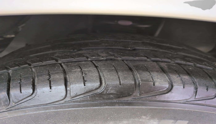 2021 Toyota Innova Crysta 2.4 GX AT 7 STR, Diesel, Automatic, 37,380 km, Right Front Tyre Tread