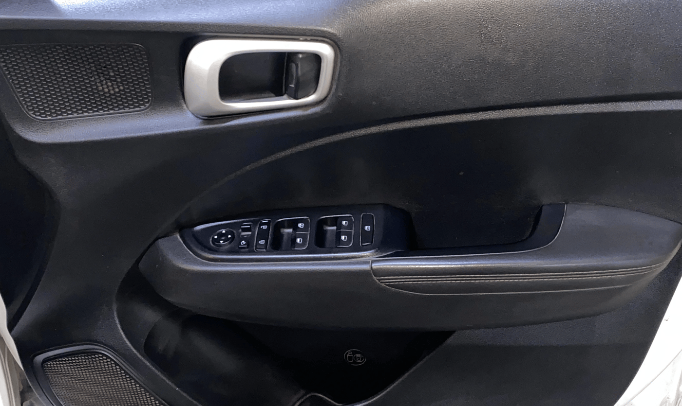 2019 Hyundai VENUE SX(O) 1.4 CRDI, Diesel, Manual, 64,290 km, Driver Side Door Panels Control