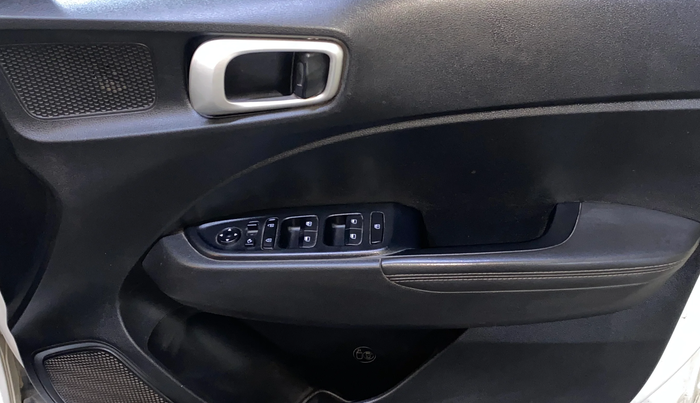 2019 Hyundai VENUE SX(O) 1.4 CRDI, Diesel, Manual, 64,290 km, Driver Side Door Panels Control