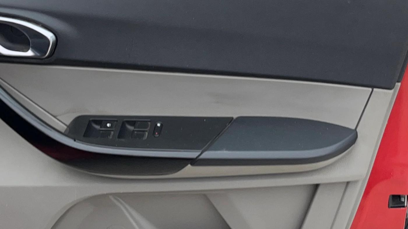 2018 Tata Tiago XZ PETROL, Petrol, Manual, 16,647 km, Driver Side Door Panels Control