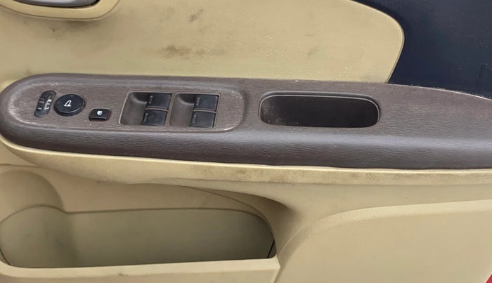 2013 Honda Brio VX MT, Petrol, Manual, 67,939 km, Driver Side Door Panels Control