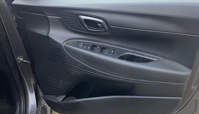 2021 Hyundai NEW I20 SPORTZ 1.2 AT, Petrol, Automatic, 58,277 km, Driver Side Door Panels Control