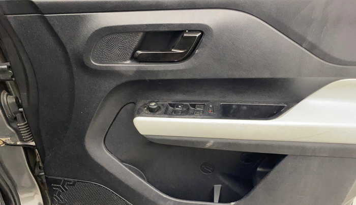 2022 Tata PUNCH ACCOMPLISHED AMT, Petrol, Automatic, 46,051 km, Driver Side Door Panels Control