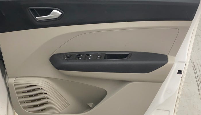 2022 Renault TRIBER RXZ, Petrol, Manual, 21,168 km, Driver Side Door Panels Control