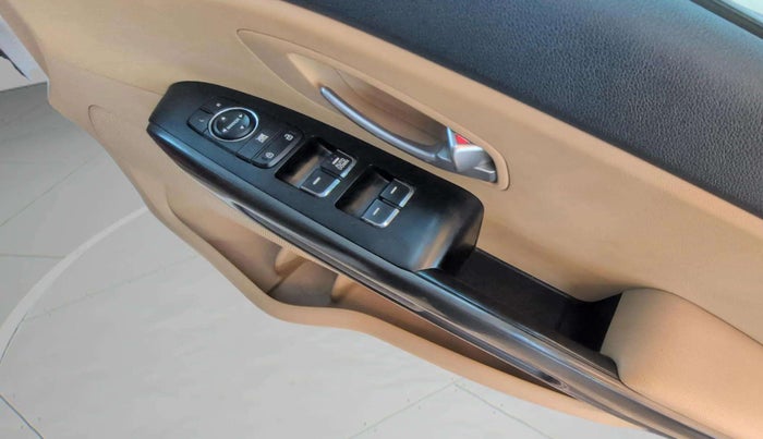 2020 KIA CARNIVAL PREMIUM 2.2 7 STR, Diesel, Automatic, 65,388 km, Driver Side Door Panels Control