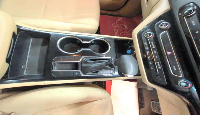 2020 KIA CARNIVAL PREMIUM 2.2 7 STR, Diesel, Automatic, 65,388 km, Gear Lever