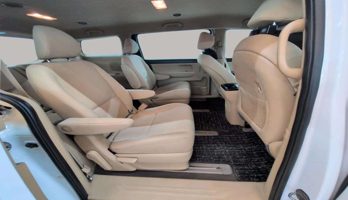 2020 KIA CARNIVAL PREMIUM 2.2 7 STR, Diesel, Automatic, 65,388 km, Right Side Rear Door Cabin