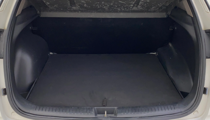 2016 Hyundai Creta SX PLUS 1.6 PETROL, Petrol, Manual, 63,797 km, Boot Inside