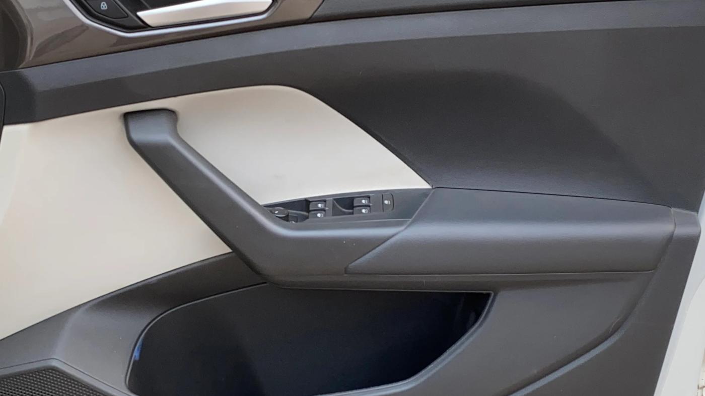 2021 Volkswagen TAIGUN TOPLINE 1.0 TSI AT, Petrol, Automatic, 53,910 km, Driver Side Door Panels Control