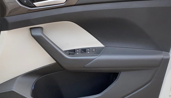 2021 Volkswagen TAIGUN TOPLINE 1.0 TSI AT, Petrol, Automatic, 53,910 km, Driver Side Door Panels Control