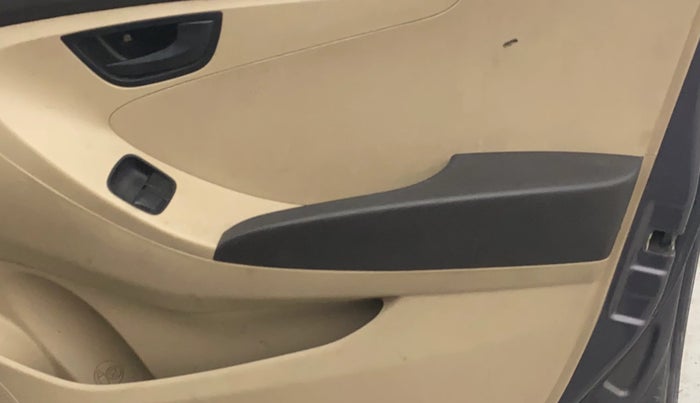 2016 Hyundai Eon ERA +, Petrol, Manual, 69,592 km, Driver Side Door Panels Control