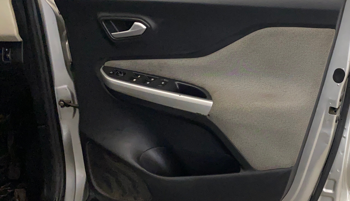 2023 Nissan MAGNITE XV MT, Petrol, Manual, 29,269 km, Driver Side Door Panels Control