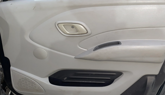 2017 Datsun Redi Go T (O), Petrol, Manual, 82,524 km, Driver Side Door Panels Control