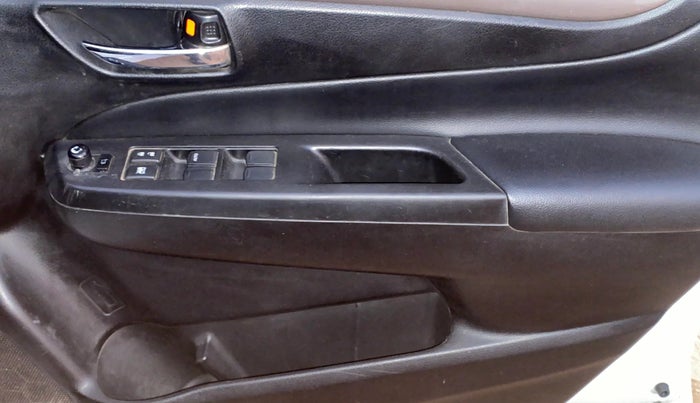 2017 Maruti Ciaz S 1.4 MT PETROL, Petrol, Manual, 47,435 km, Driver Side Door Panels Control