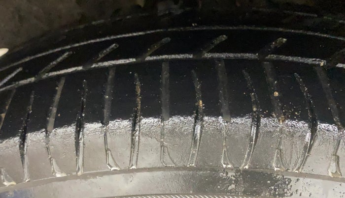 2019 Renault Kwid CLIMBER 1.0 AMT, Petrol, Automatic, 63,398 km, Right Rear Tyre Tread