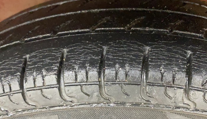 2016 Maruti Alto 800 LXI, Petrol, Manual, 26,938 km, Left Front Tyre Tread