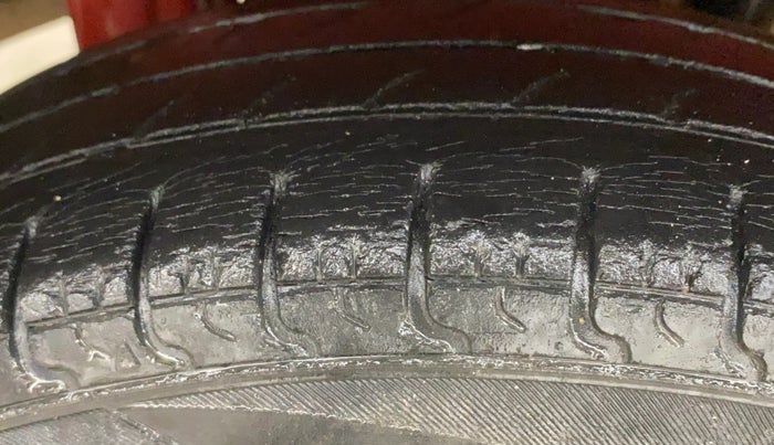 2016 Maruti Alto 800 LXI, Petrol, Manual, 26,938 km, Right Rear Tyre Tread