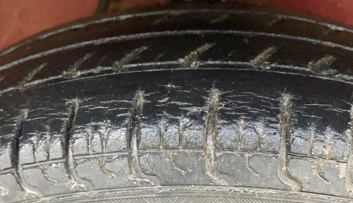 2016 Maruti Alto 800 LXI, Petrol, Manual, 26,938 km, Right Front Tyre Tread