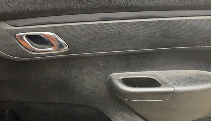 2018 Renault Kwid RXT 1.0, Petrol, Manual, 74,341 km, Driver Side Door Panels Control