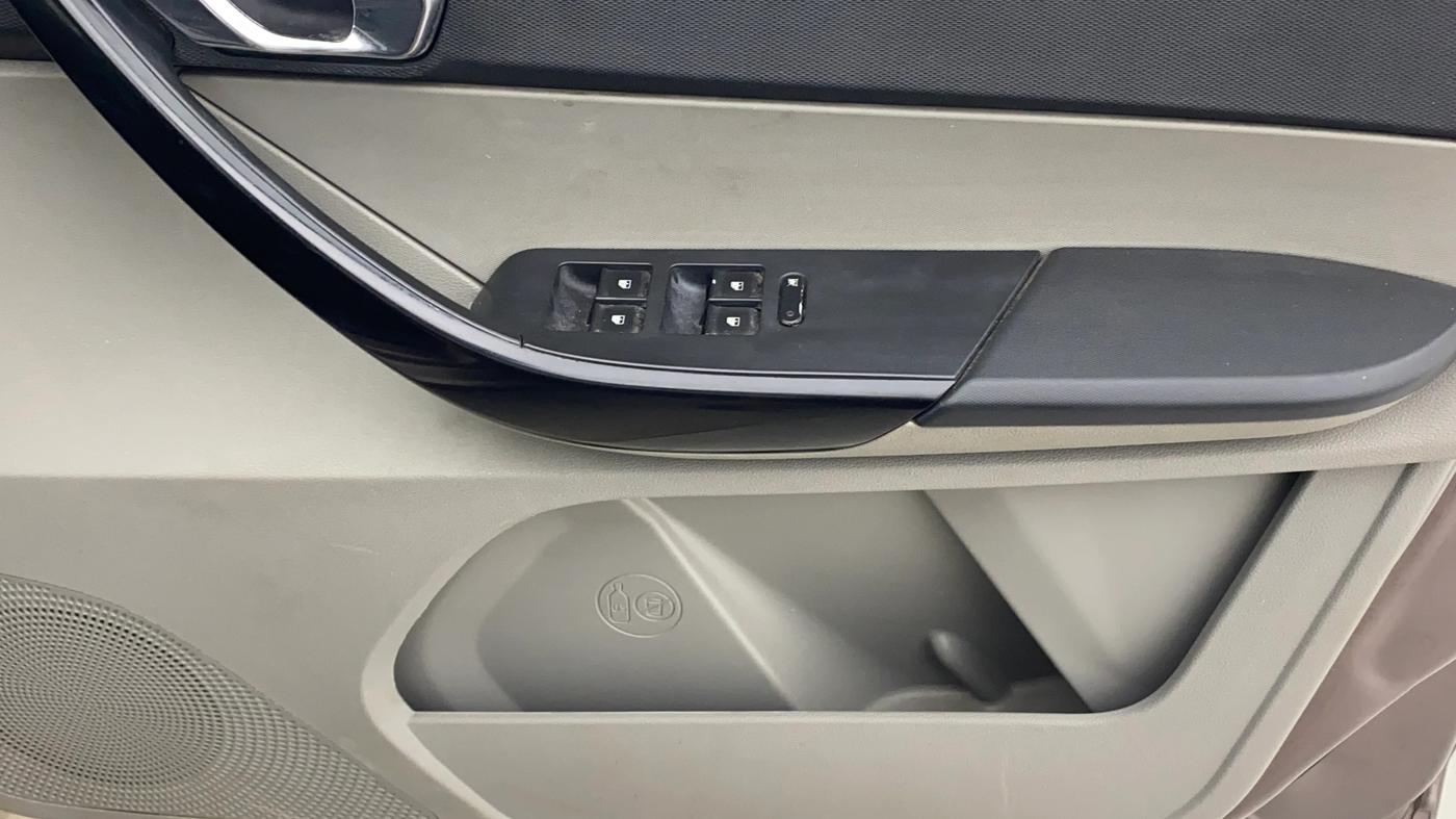 2016 Tata Tiago XZ PETROL, Petrol, Manual, 38,322 km, Driver Side Door Panels Control