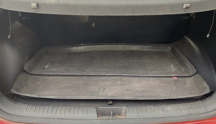 2016 Hyundai Creta SX 1.6 DIESEL, Diesel, Manual, 86,049 km, Boot Inside