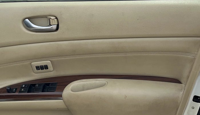 2013 Nissan Teana 250XV, Petrol, Automatic, 70,517 km, Driver Side Door Panels Control