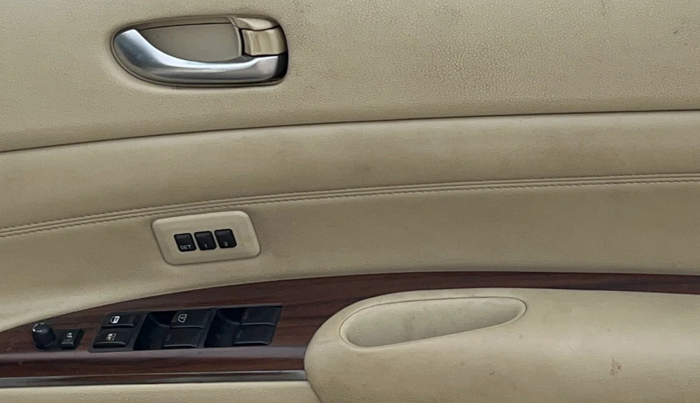 2013 Nissan Teana 250XV, Petrol, Automatic, 70,543 km, Driver Side Door Panels Control