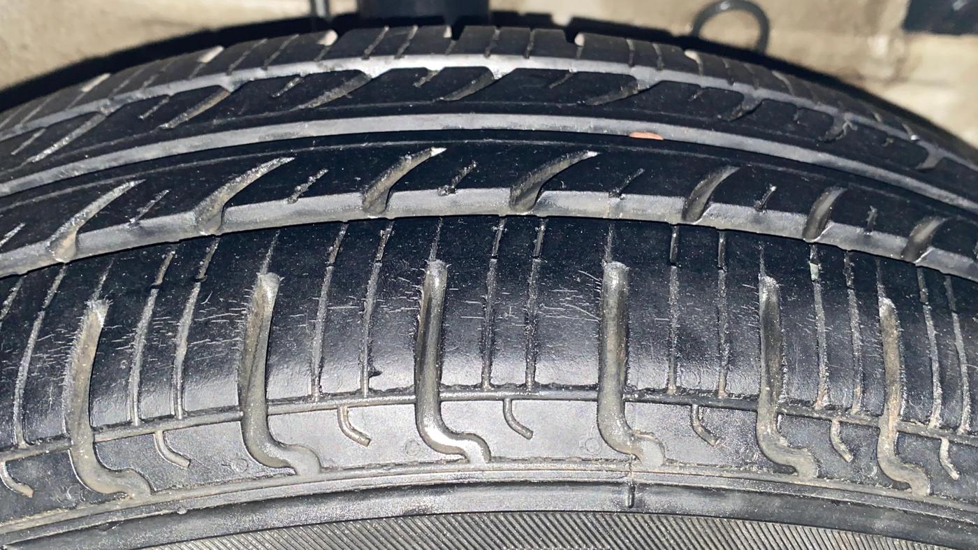 2016 Maruti Swift Dzire VXI, Petrol, Manual, 83,883 km, Right Front Tyre Tread