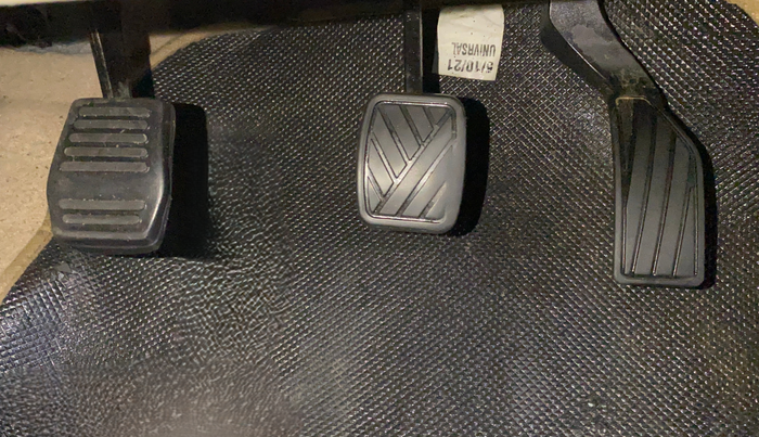 2016 Maruti Swift Dzire VXI, Petrol, Manual, 83,883 km, Pedals