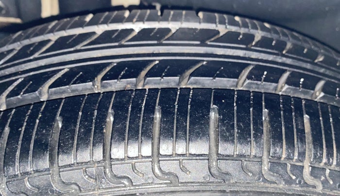 2016 Maruti Swift Dzire VXI, Petrol, Manual, 83,883 km, Right Rear Tyre Tread