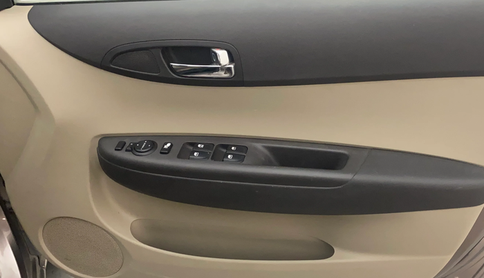 2012 Hyundai i20 MAGNA 1.2, Petrol, Manual, 30,545 km, Driver Side Door Panels Control