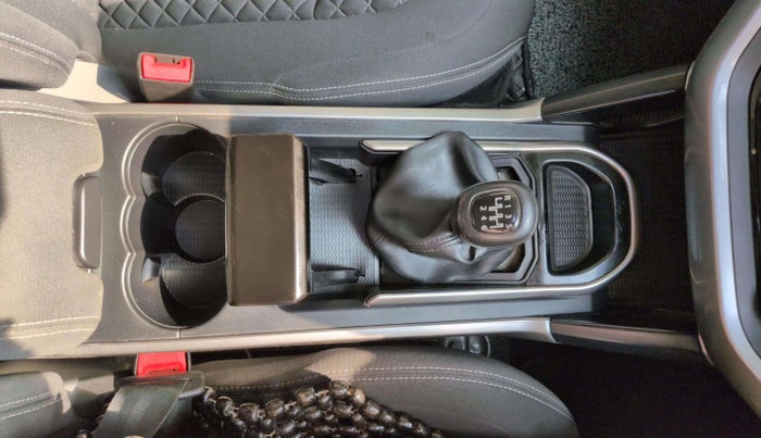 2021 Tata Safari XT PLUS, Diesel, Manual, 64,038 km, Gear Lever