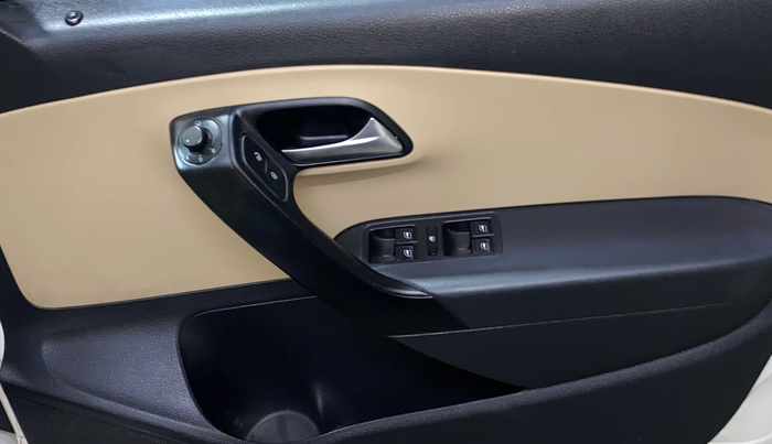 2016 Volkswagen Polo HIGHLINE1.2L, Petrol, Manual, 33,574 km, Driver Side Door Panels Control