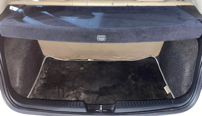 2016 Volkswagen Polo HIGHLINE1.2L, Petrol, Manual, 33,574 km, Boot Inside