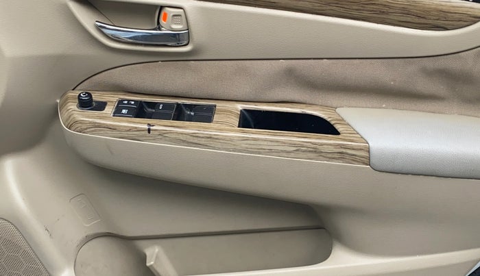 2018 Maruti Ciaz DELTA 1.4 MT PETROL, Petrol, Manual, 1,04,006 km, Driver Side Door Panels Control