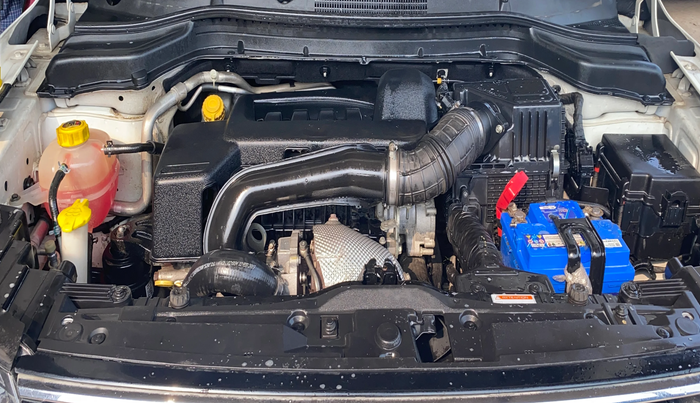2019 Mahindra XUV300 W8 1.5 DIESEL, Diesel, Manual, 1,33,882 km, Engine View