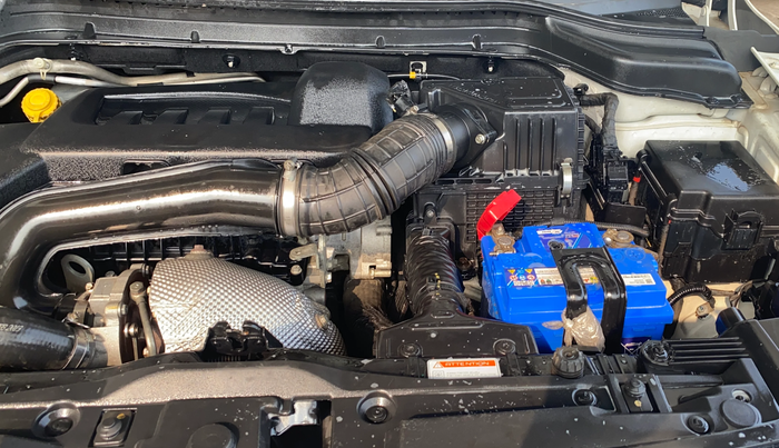 2019 Mahindra XUV300 W8 1.5 DIESEL, Diesel, Manual, 1,33,882 km, Engine View - Left