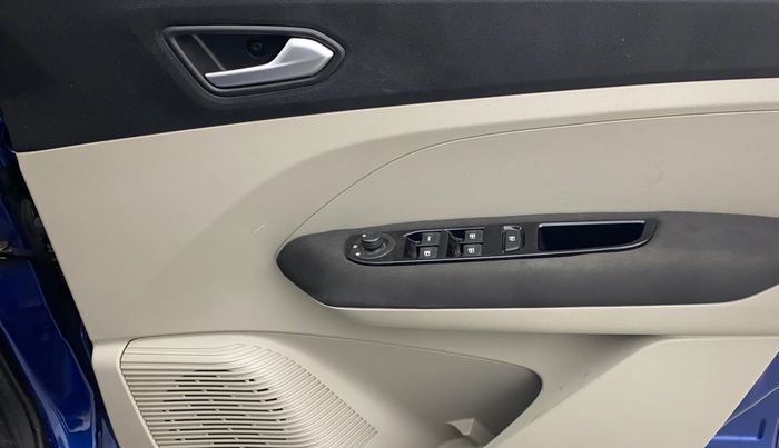 2019 Renault TRIBER RXZ, Petrol, Manual, 30,870 km, Driver Side Door Panels Control