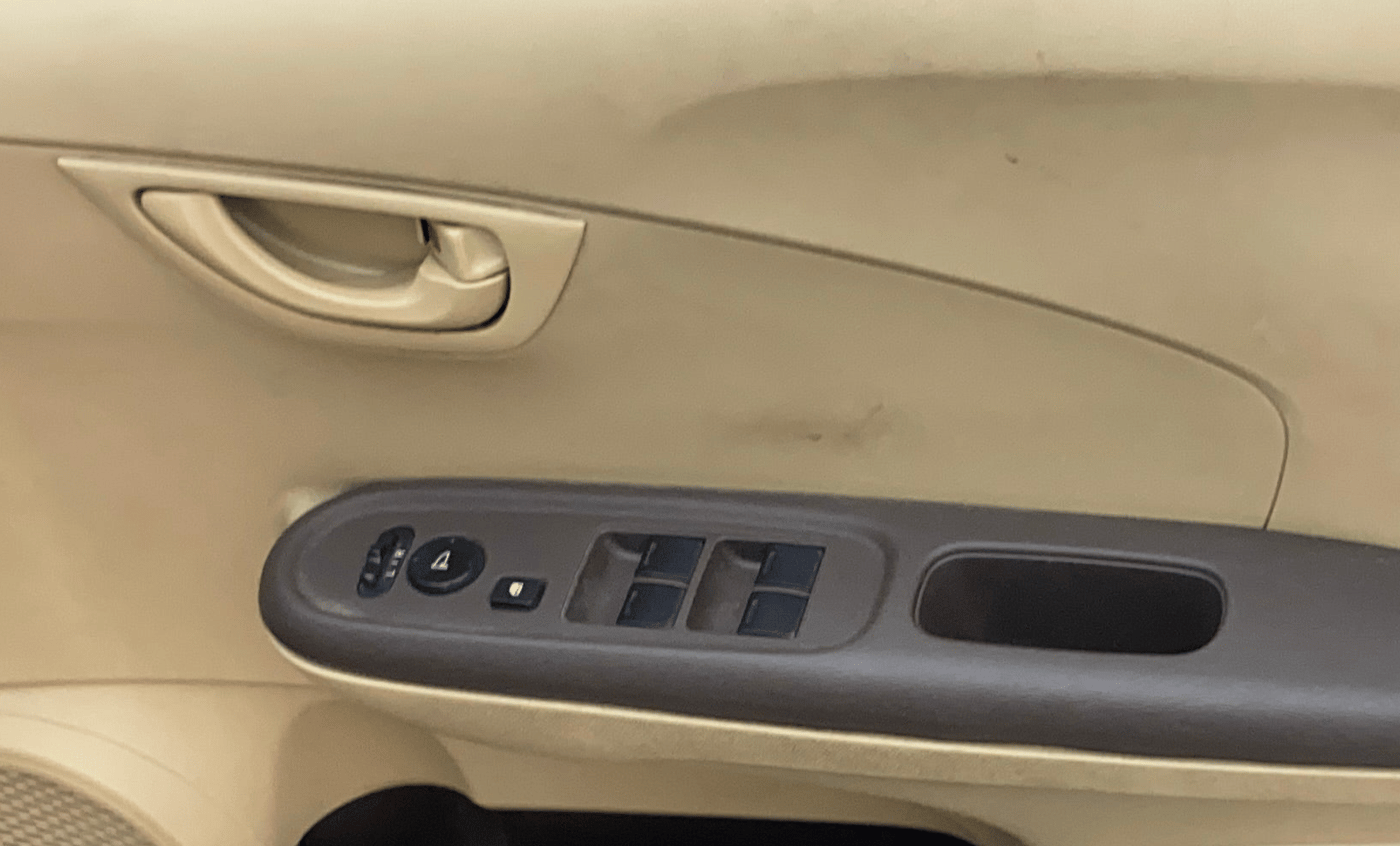2013 Honda Brio S MT, Petrol, Manual, 1,11,190 km, Driver Side Door Panels Control