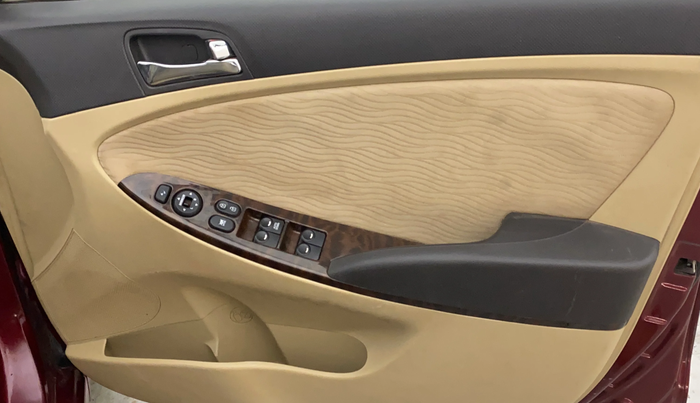 2014 Hyundai Verna FLUIDIC 1.6 VTVT SX, Petrol, Manual, 59,386 km, Driver Side Door Panels Control