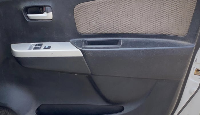 2014 Maruti Wagon R 1.0 LXI, Petrol, Manual, 43,819 km, Driver Side Door Panels Control