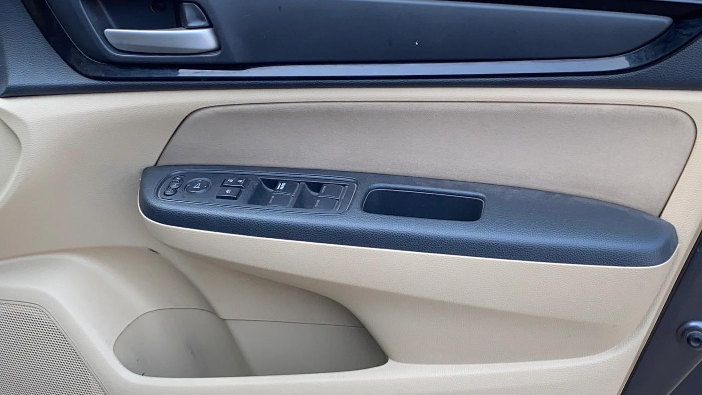 2020 Honda Amaze 1.2L I-VTEC S, Petrol, Manual, 1,01,406 km, Driver Side Door Panels Control
