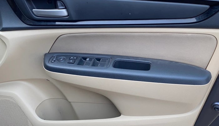 2020 Honda Amaze 1.2L I-VTEC S, Petrol, Manual, 1,01,334 km, Driver Side Door Panels Control