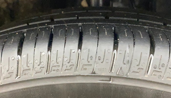 2019 Maruti Baleno ZETA PETROL 1.2, Petrol, Manual, 66,318 km, Right Front Tyre Tread