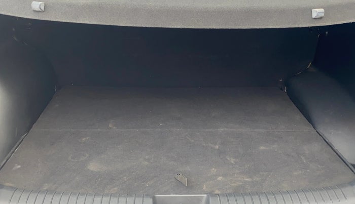 2017 Hyundai Creta SX PLUS 1.6 PETROL, Petrol, Manual, 1,29,390 km, Boot Inside