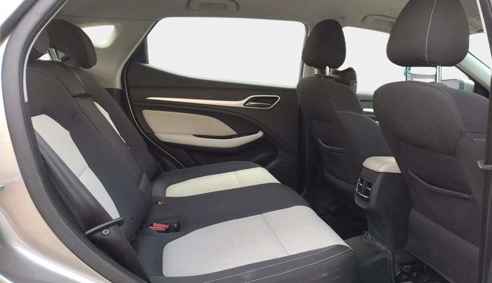 2023 MG ASTOR STYLE 1.5 MT, Petrol, Manual, 23,668 km, Right Side Rear Door Cabin