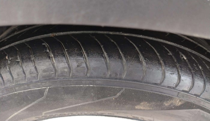 2023 MG ASTOR STYLE 1.5 MT, Petrol, Manual, 23,668 km, Left Front Tyre Tread