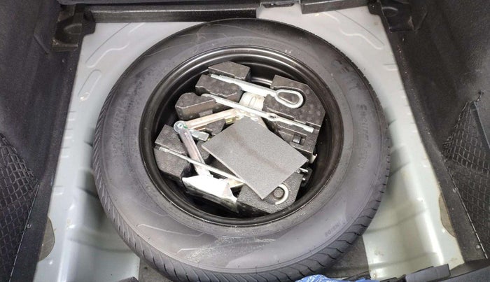 2023 MG ASTOR STYLE 1.5 MT, Petrol, Manual, 23,668 km, Spare Tyre